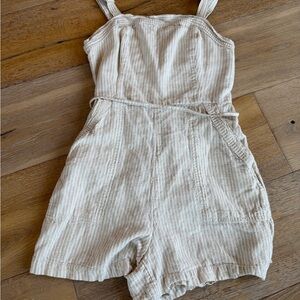 Old Navy beige and white striped shorts jumper